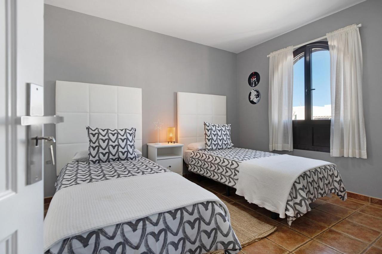 Apartamentos La Estrella III ปลายาบลังกา ภายนอก รูปภาพ
